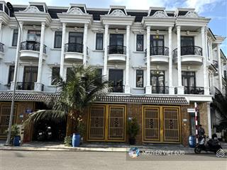 Lỗ 500tr bán gấp nhà 2 lầu khu dân cư đẹp ngay gần vincom dĩ an cực đẹp đang cho thuê thu nhập cao