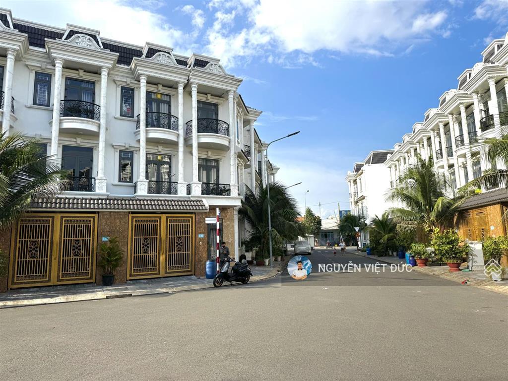 Lỗ 500tr bán gấp nhà 2 lầu khu dân cư đẹp ngay gần vincom dĩ an cực đẹp đang cho thuê thu nhập cao