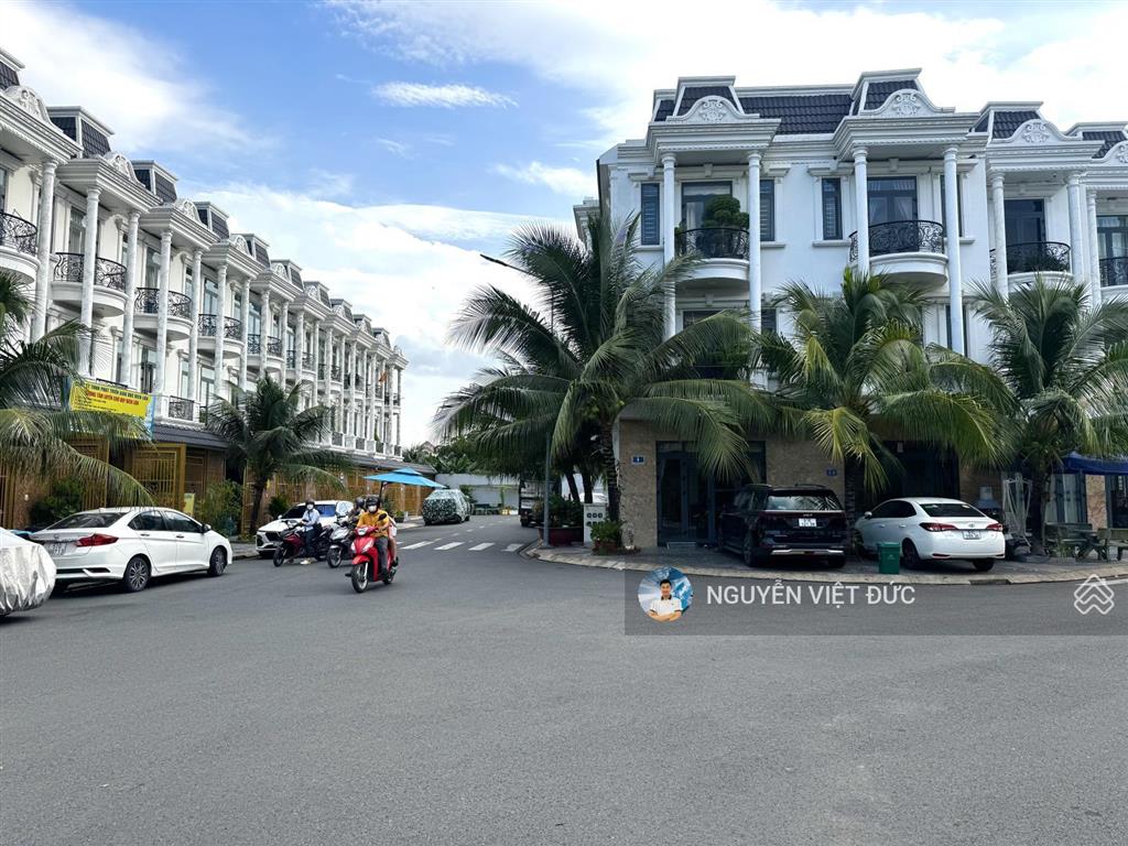 Lỗ 500tr bán gấp nhà 2 lầu khu dân cư đẹp ngay gần vincom dĩ an cực đẹp đang cho thuê thu nhập cao