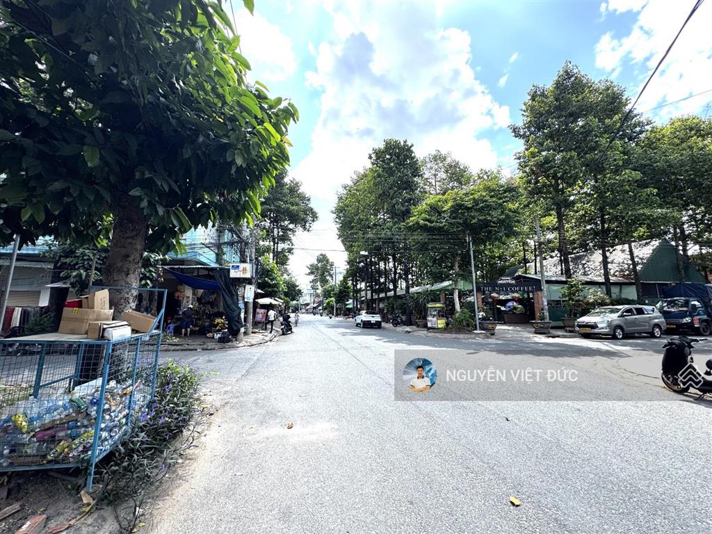 Chủ ở xa cắt lỗ 1tỷ bán nhà to mặt tiền chợ đại quang dĩ an ngay sát góc ngã tư đối diện công viên