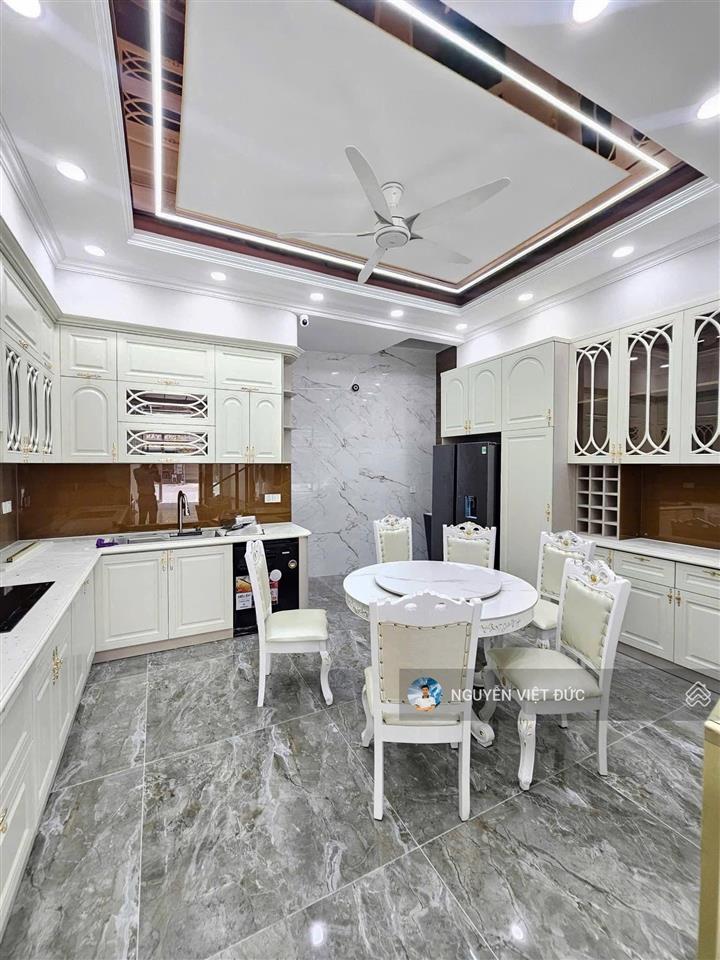 Giảm 2,7 tỷ bán gấp nhà mới mặt tiền hai bà trưng gần go dĩ an