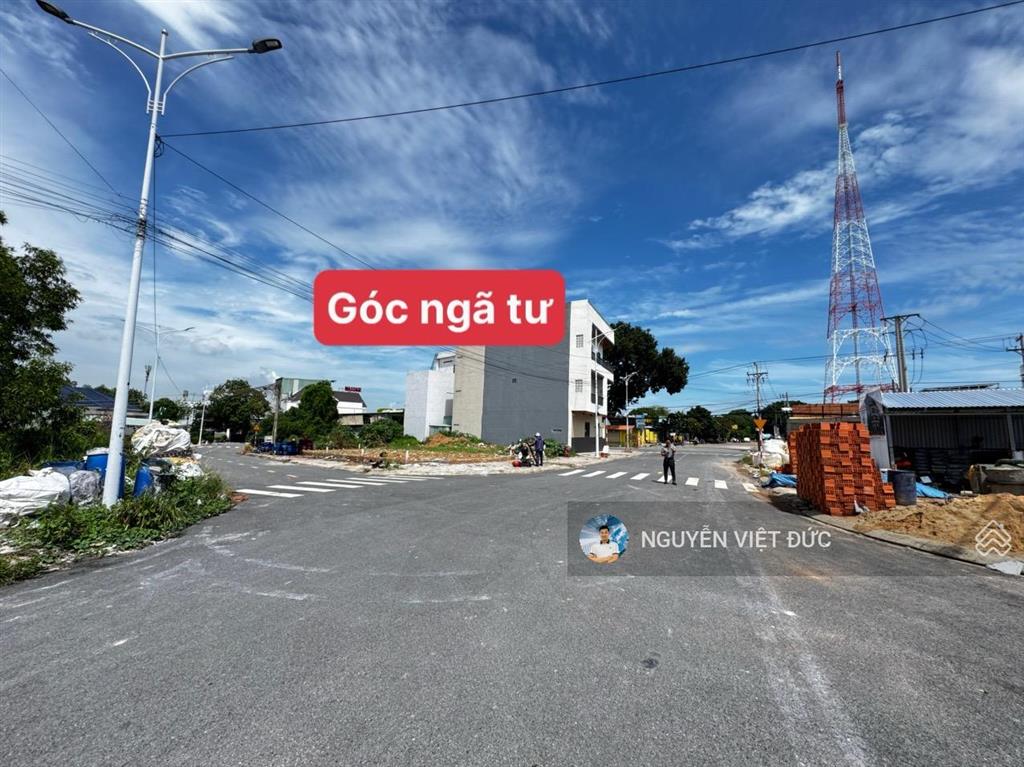 Lô góc ngã tư ngay thủ khoa huân kinh doanh sầm uất cách ql13 chỉ 100m cực đẹp