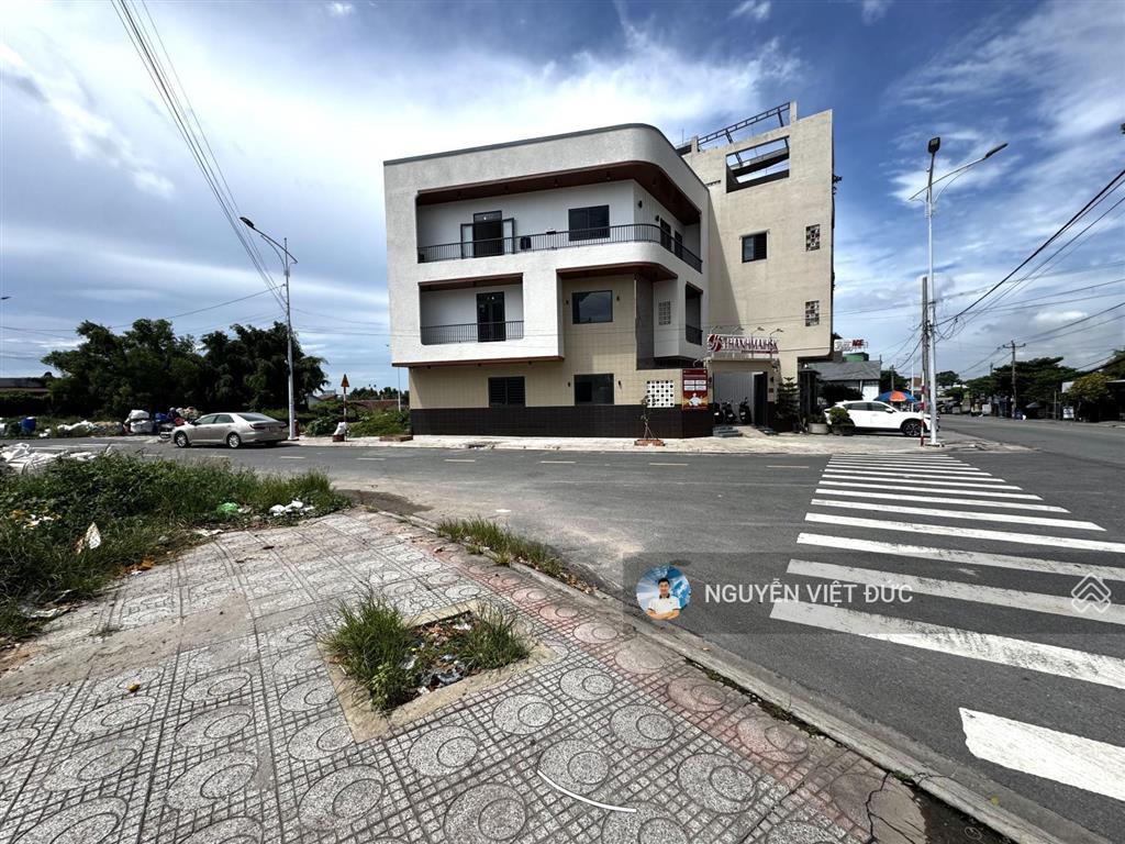 Lô góc ngã tư ngay thủ khoa huân kinh doanh sầm uất cách ql13 chỉ 100m cực đẹp