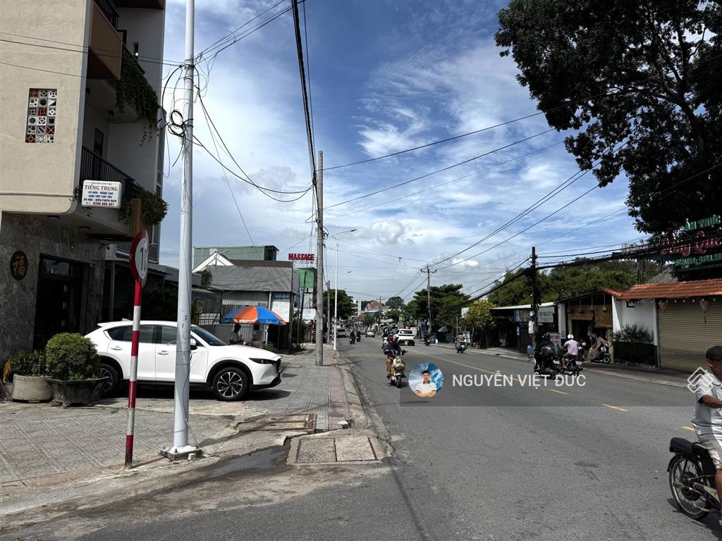 Lô góc ngã tư ngay thủ khoa huân kinh doanh sầm uất cách ql13 chỉ 100m cực đẹp
