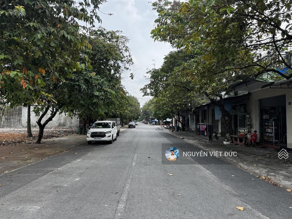 Giảm 1,2 tỷ bán gấp 300m2 đất mặt tiền kcn ngang 10m ngay đường thủ khoa huân giáp ql13 thuận an