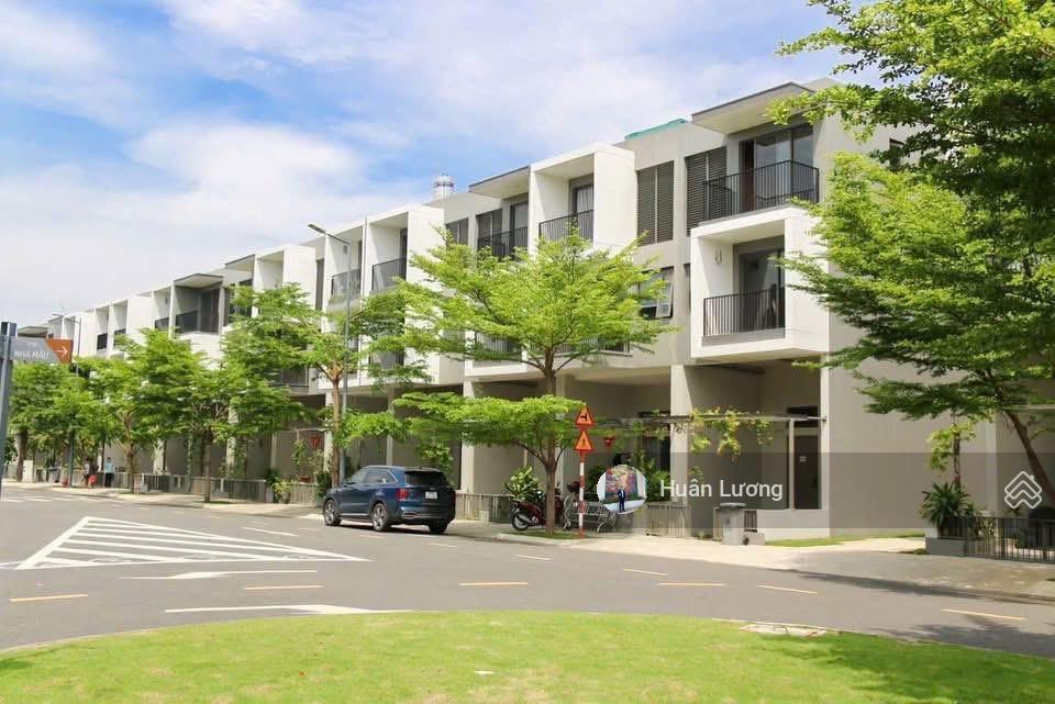 Nhà thật giá thật cần bán gấp căn nhà phố dt 5x17 khu lk3 đối diện clubhouse tuyệt đẹp, giá 4,950ty