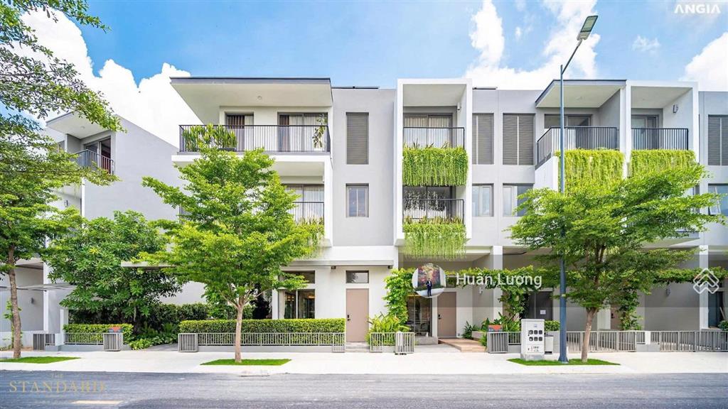 Nhà thật giá thật sổ hồng trao tay, đi định cư gấp nên cần bán lại căn nhà phố 5x17, giá 4,950tỷ