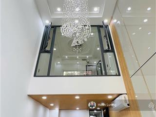 Kẹt tiền bán gấp nhà phố hẻm xe hơi 5 tầng có thang máy, nhà nở hậu tại q3, nhà đẹp ở ngay, 8.7ty