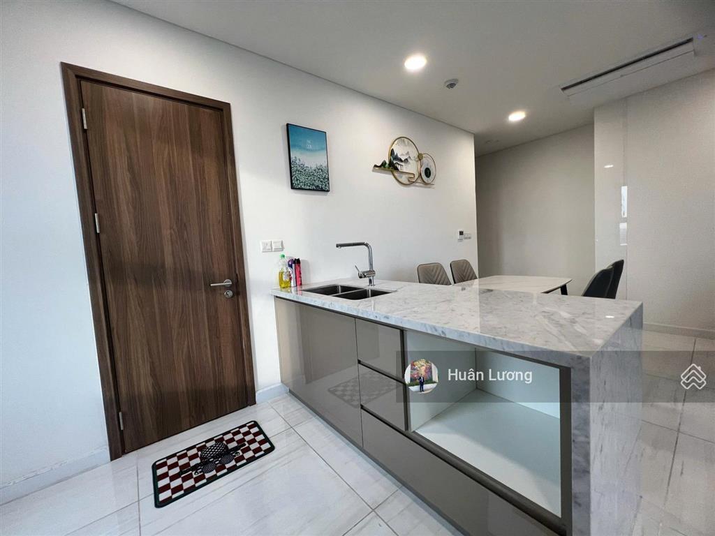Kẹt tiền bán gấp căn góc 2pn  2wc  73m2 giá 7,250tỷ có nội thất.  xem nhà 0909 253 *** huân