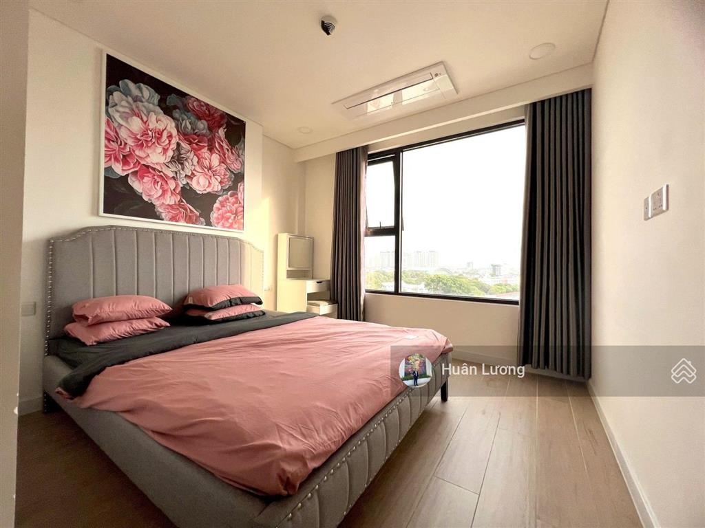 Kẹt tiền bán gấp căn góc 2pn  2wc  73m2 giá 7,250tỷ có nội thất.  xem nhà 0909 253 *** huân