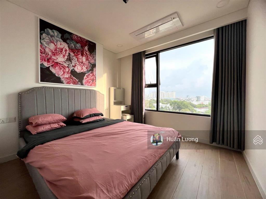 Kẹt tiền bán gấp căn góc 2pn  2wc  73m2 giá 7,250tỷ có nội thất.  xem nhà 0909 253 *** huân