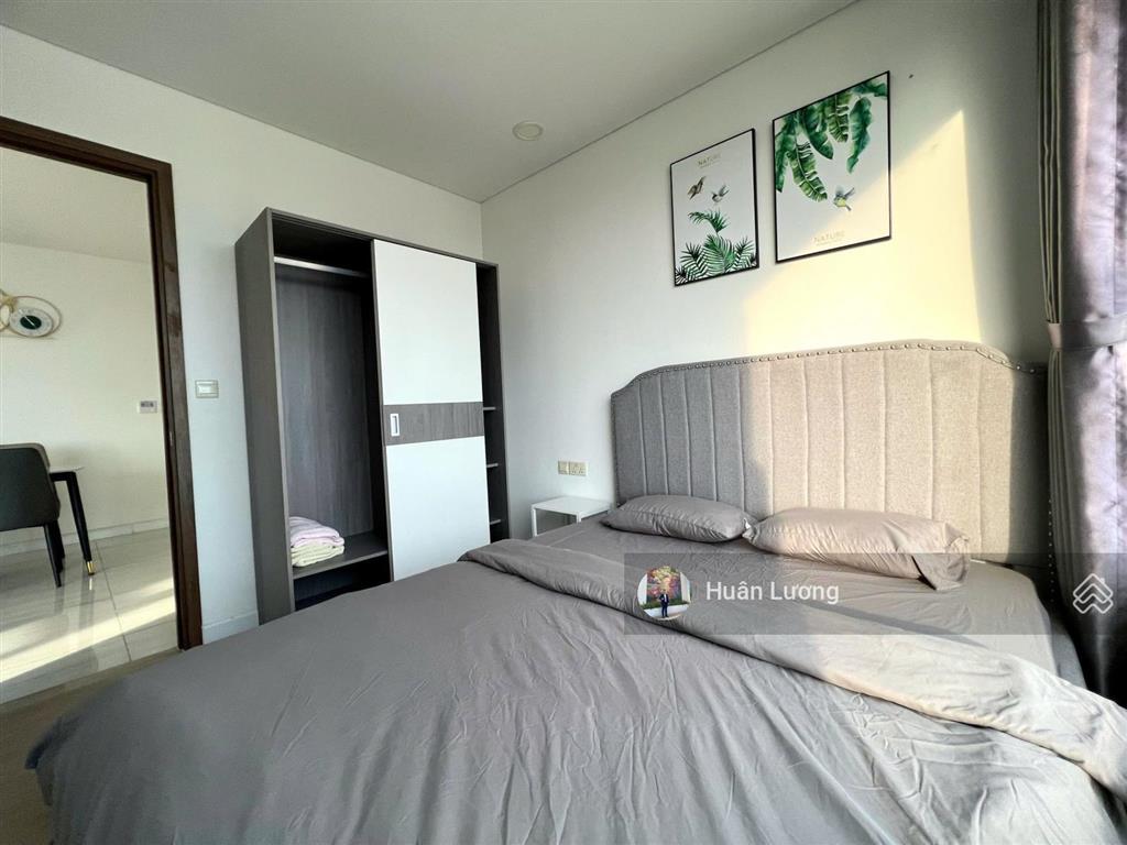 Kẹt tiền bán gấp căn góc 2pn  2wc  73m2 giá 7,250tỷ có nội thất.  xem nhà 0909 253 *** huân
