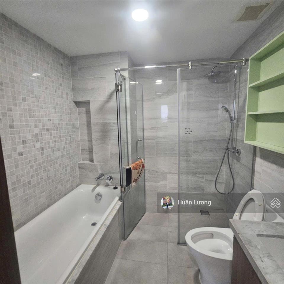 Chính chủ bán nhanh căn hộ 2pn2wc78m2 view q1 đã có sổ hồng tại kingdom 101, q10