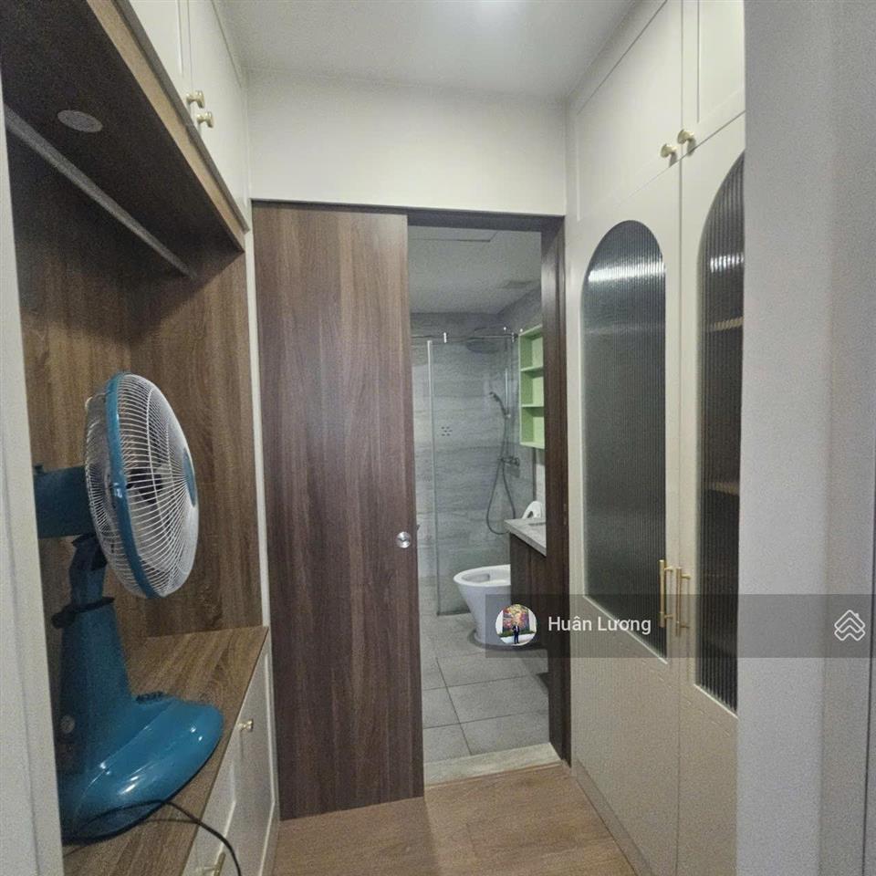 Chính chủ bán nhanh căn hộ 2pn2wc78m2 view q1 đã có sổ hồng tại kingdom 101, q10