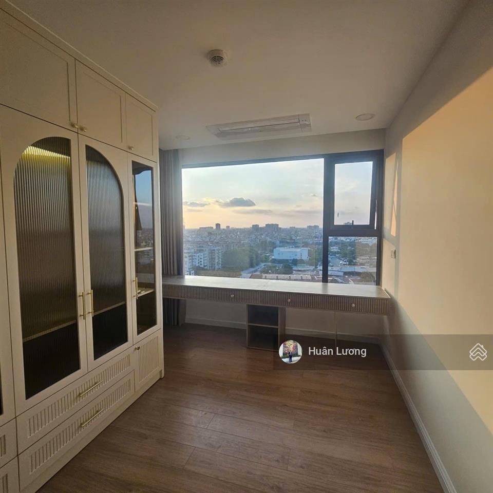 Chính chủ bán nhanh căn hộ 2pn2wc78m2 view q1 đã có sổ hồng tại kingdom 101, q10