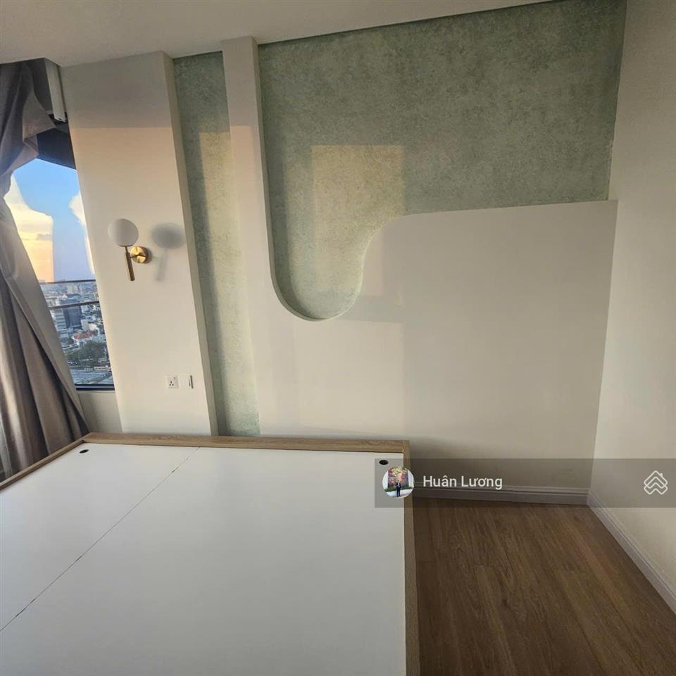 Chính chủ bán nhanh căn hộ 2pn2wc78m2 view q1 đã có sổ hồng tại kingdom 101, q10