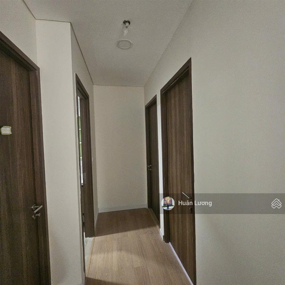 Chính chủ bán nhanh căn hộ 2pn2wc78m2 view q1 đã có sổ hồng tại kingdom 101, q10