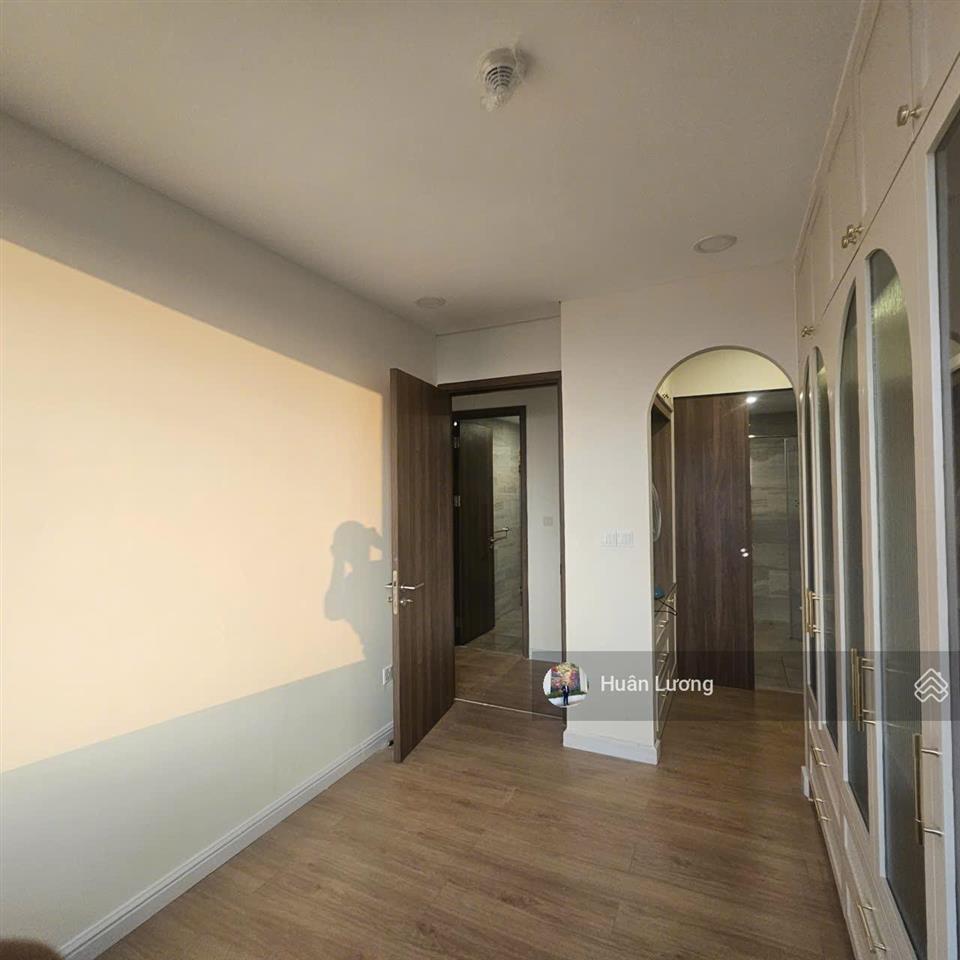 Chính chủ bán nhanh căn hộ 2pn2wc78m2 view q1 đã có sổ hồng tại kingdom 101, q10