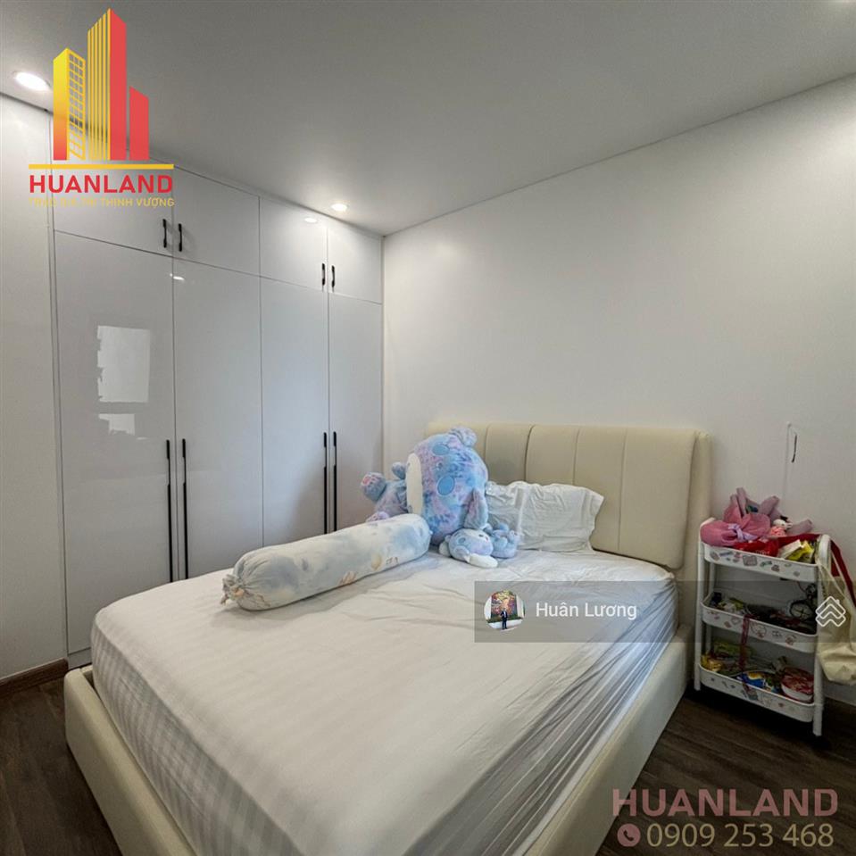 Cần tiền khởi nghiệp bán nhanh căn góc 3pn view q1, đã có sổ hồng, nhà full nội thất đẹp