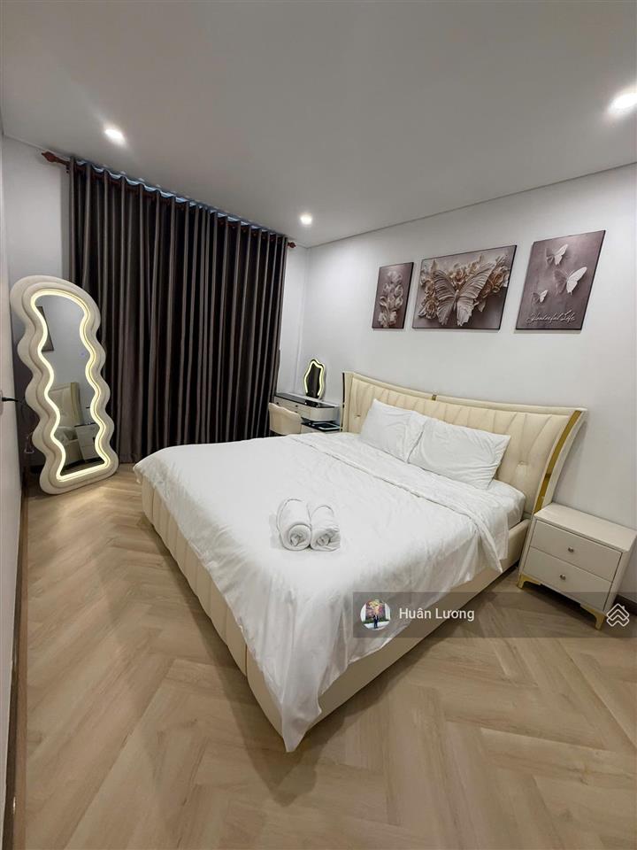 Kẹt tiền bán gấp căn 2pn2wc ban công hướng đông nam view q1, giá rẻ hơn thị trường 1tỷ. 0909 253 ***