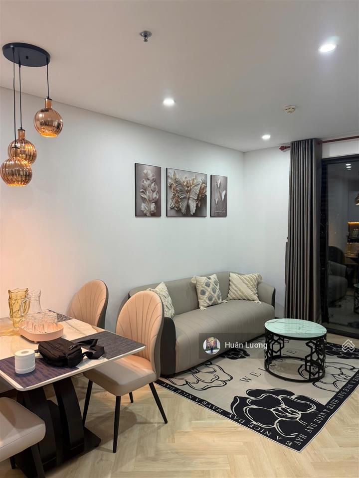 Kẹt tiền bán gấp căn 2pn2wc ban công hướng đông nam view q1, giá rẻ hơn thị trường 1tỷ. 0909 253 ***