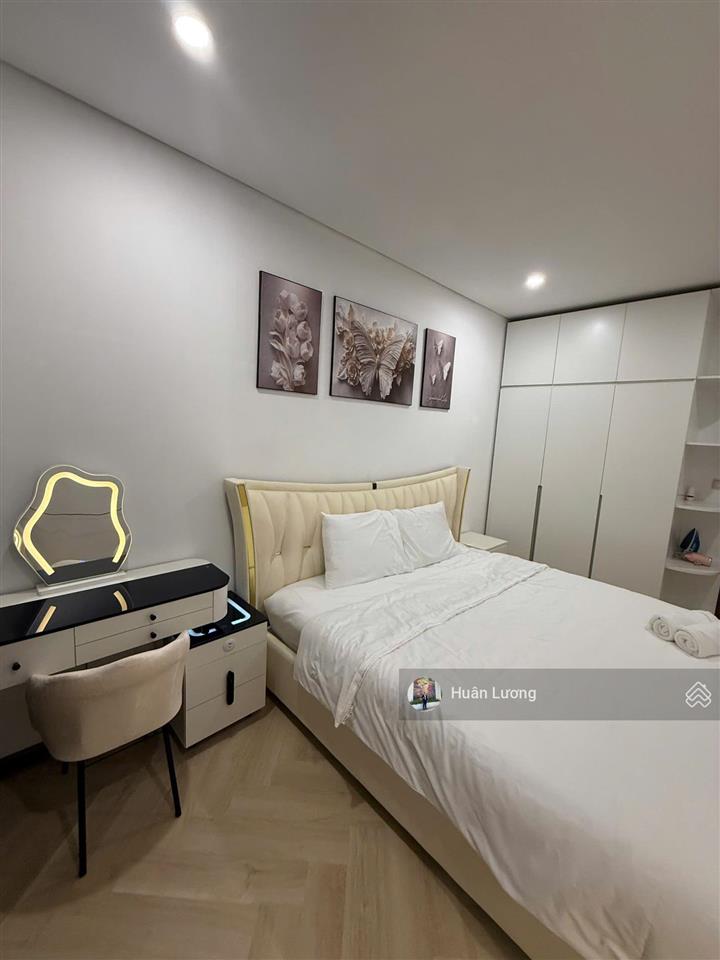 Kẹt tiền bán gấp căn 2pn2wc ban công hướng đông nam view q1, giá rẻ hơn thị trường 1tỷ. 0909 253 ***