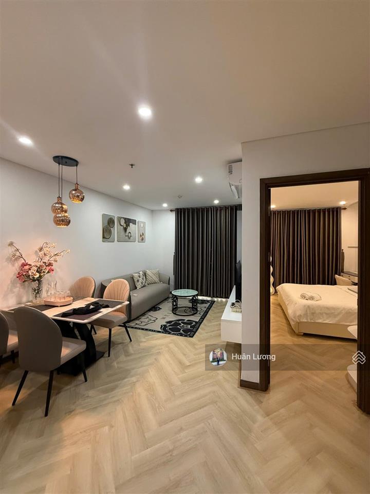 Kẹt tiền bán gấp căn 2pn2wc ban công hướng đông nam view q1, giá rẻ hơn thị trường 1tỷ. 0909 253 ***