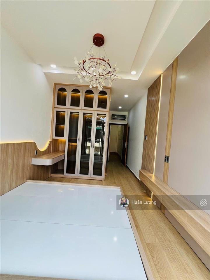 Kẹt tiền bán gấp nhà phố hẻm xe hơi 5 tầng có thang máy, nhà nở hậu tại q3, nhà đẹp ở ngay, 8.7ty