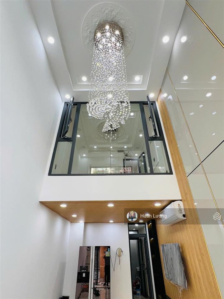 Kẹt tiền bán gấp nhà phố hẻm xe hơi 5 tầng có thang máy, nhà nở hậu tại q3, nhà đẹp ở ngay, 8.7ty