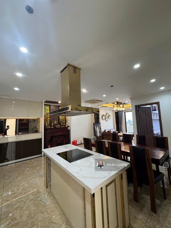 Siêu hot! căn góc 3pn ngắm trọn view q1 sổ hồng cầm chắc trên tay, nội thất đẹp, giá nhỉnh 13 tỷ