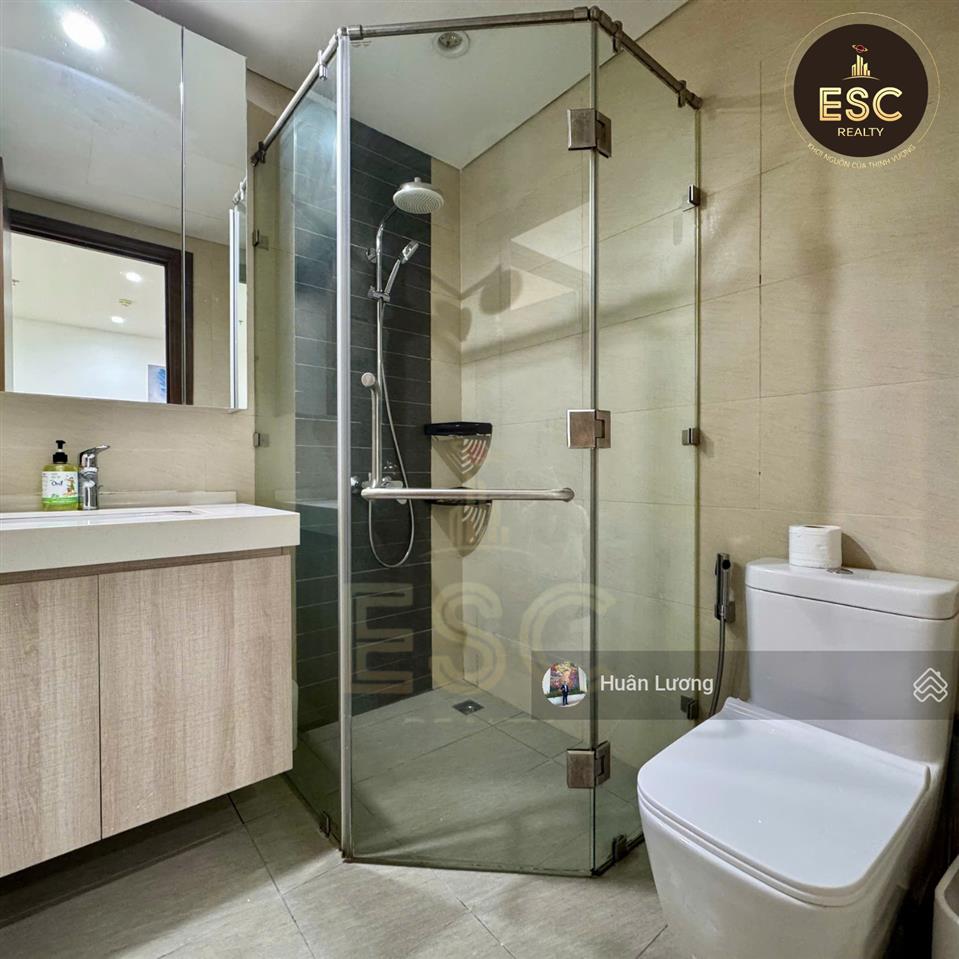 Kẹt tiền bán gấp căn 1pn + 1 đa năng view hồ bơi tại hado centrosa garden, quận 10 đã có sổ hồng