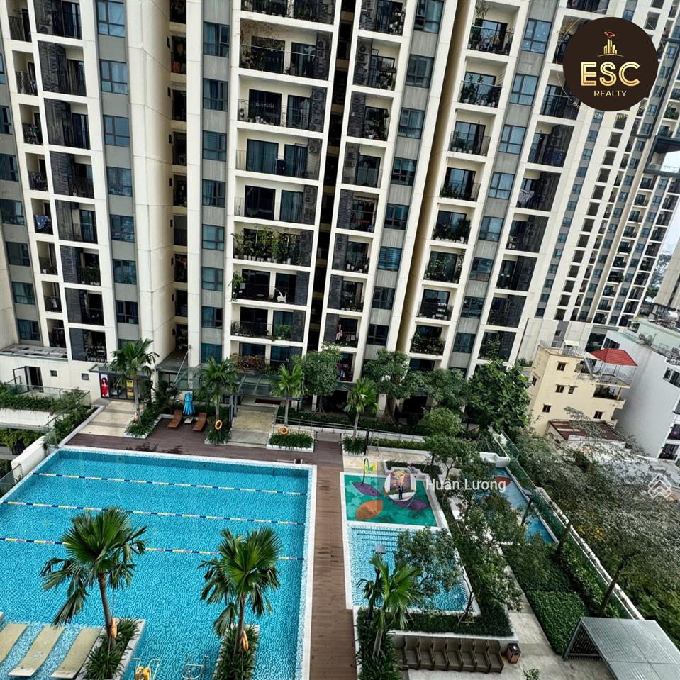 Kẹt tiền bán gấp căn 1pn + 1 đa năng view hồ bơi tại hado centrosa garden, quận 10 đã có sổ hồng