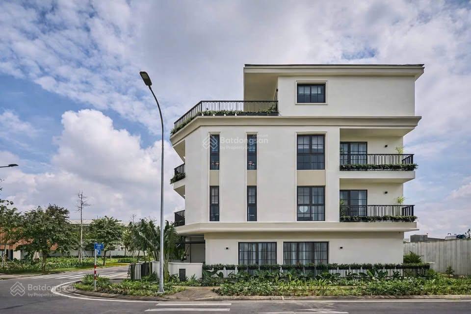 Bán nhà phố salacia villas phú mỹ  227m2 sử dụng  4 tầng sang trọng  sổ hồng riêng