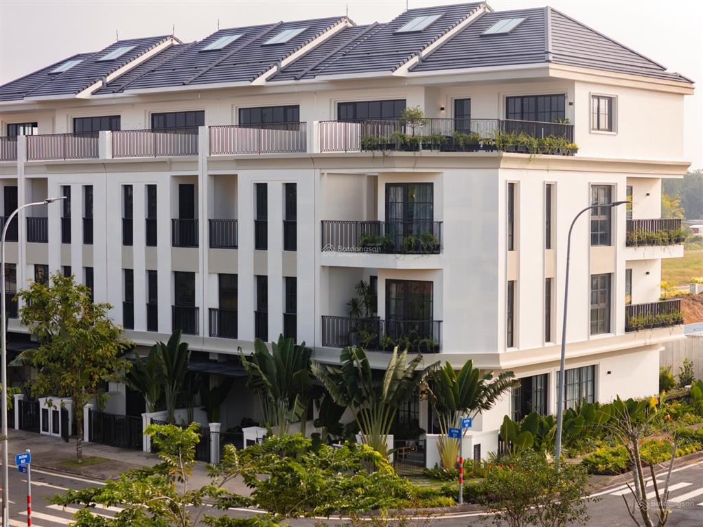Mua villas phú mỹ tặng cả "hệ sinh thái resort" sổ hồng sẵn, thanh toán giãn 48 tháng