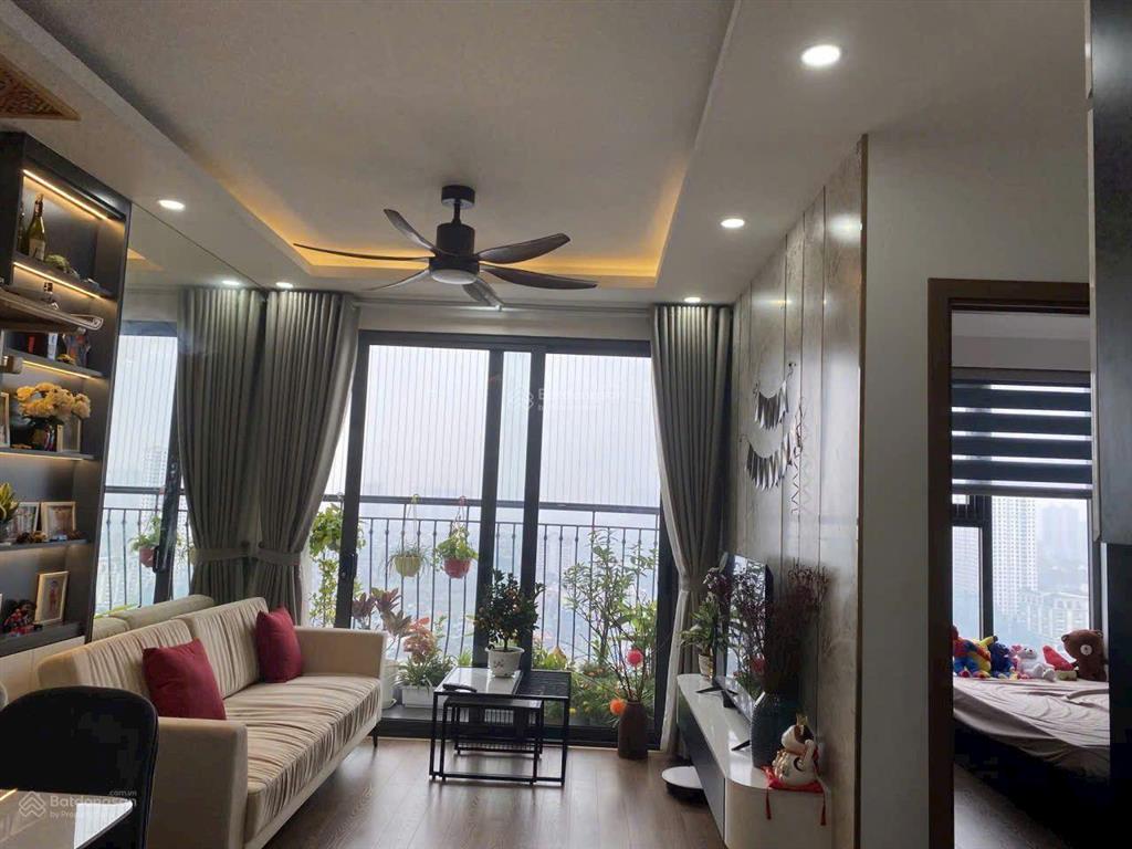 Chính chủ bán căn hộ 63m2, sổ đỏ, giá 5,7 tỷ  geleximco 897 giải phóng.  0913 812 ***