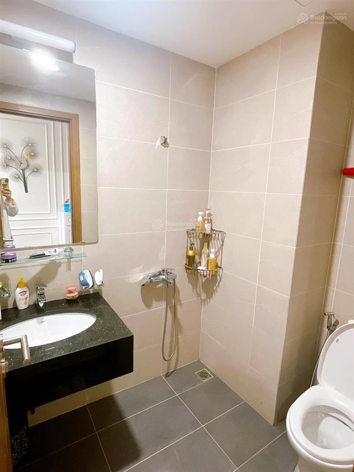 Chính chủ bán căn hộ 63m2, sổ đỏ, giá 5,5 tỷ  geleximco 897 giải phóng.  0913 812 ***