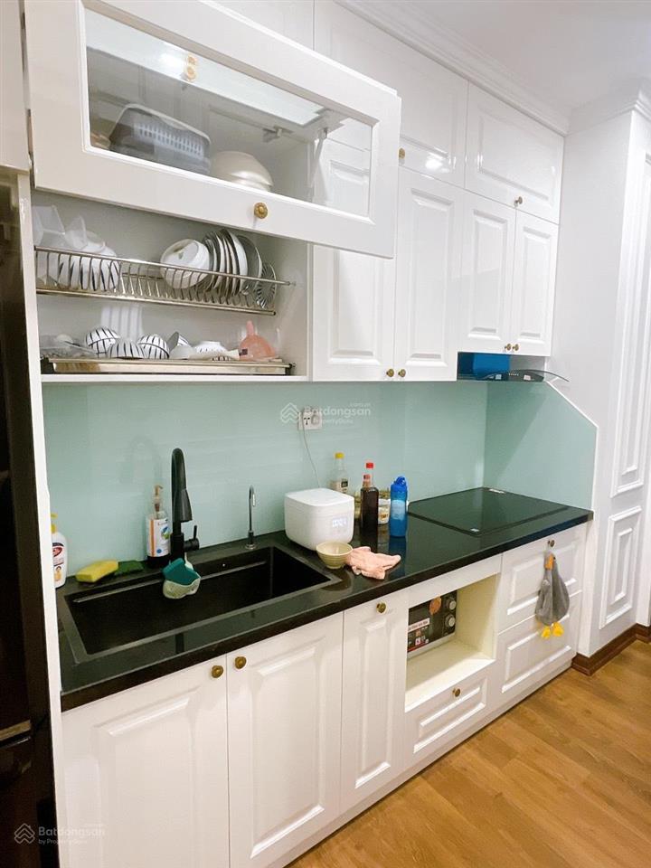 Chính chủ bán căn hộ 63m2, sổ đỏ, giá 5,5 tỷ  geleximco 897 giải phóng.  0913 812 ***