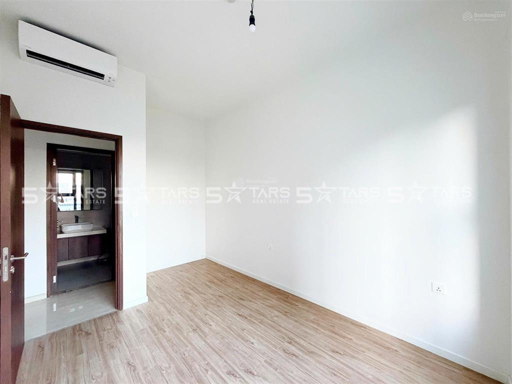Bán ch 2pn, 82m2 tại the infiniti riviera point, giá cực tốt 8.3 tỷ, nội thất cơ bản.  0946 867 ***
