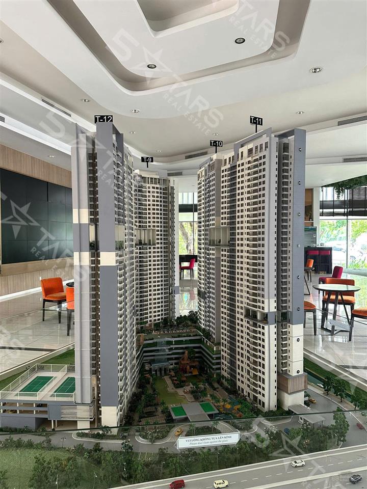 Bán gấp căn góc 2pn the infiniti, 82m2, giá 7.8 tỷ, nội thất cơ bản, view công viên.  0946 867 ***