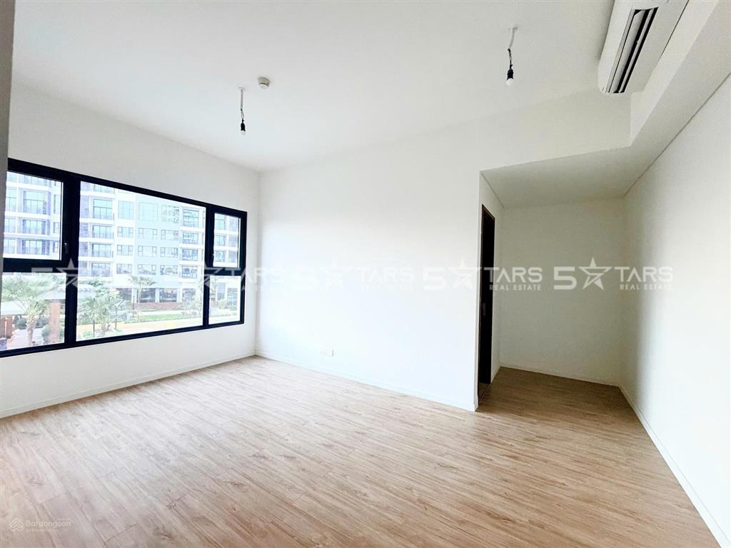 Bán gấp căn góc 2pn the infiniti, 82m2, giá 7.8 tỷ, nội thất cơ bản, view công viên.  0946 867 ***