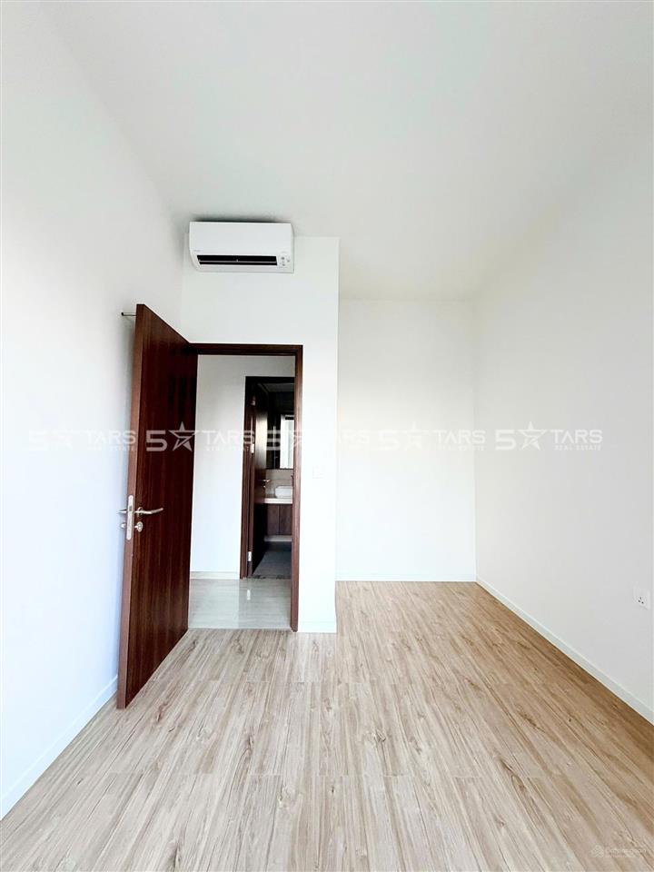 Bán gấp căn góc 2pn the infiniti, 82m2, giá 7.8 tỷ, nội thất cơ bản, view công viên.  0946 867 ***