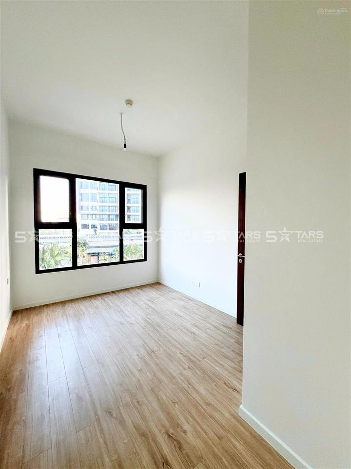 Bán gấp căn góc 2pn the infiniti, 82m2, giá 7.8 tỷ, nội thất cơ bản, view công viên.  0946 867 ***