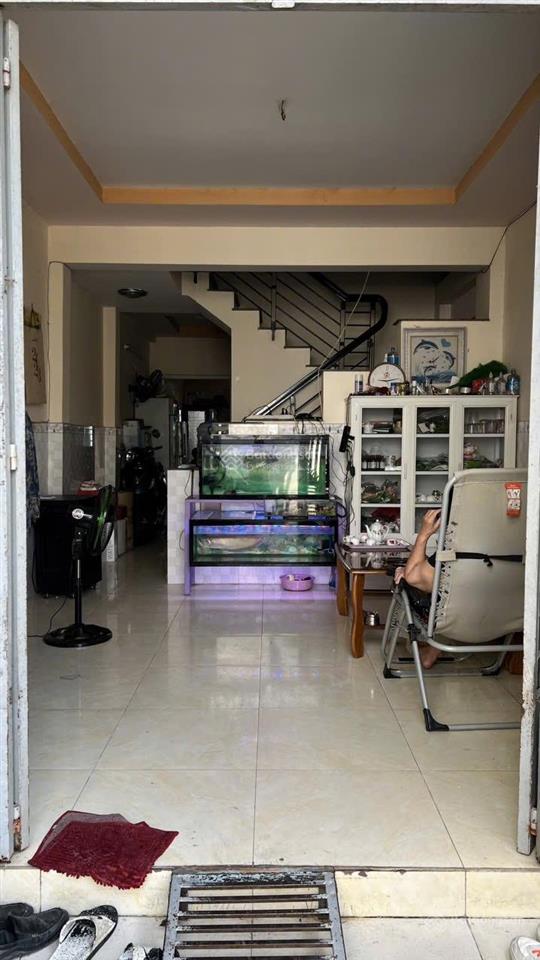 Cho thuê nhà trệt lầu. đường 9, kế vạn phúc city. dt 4x15m, 3pn, 2wc, 2 pk, bếp, sân để xe rộng
