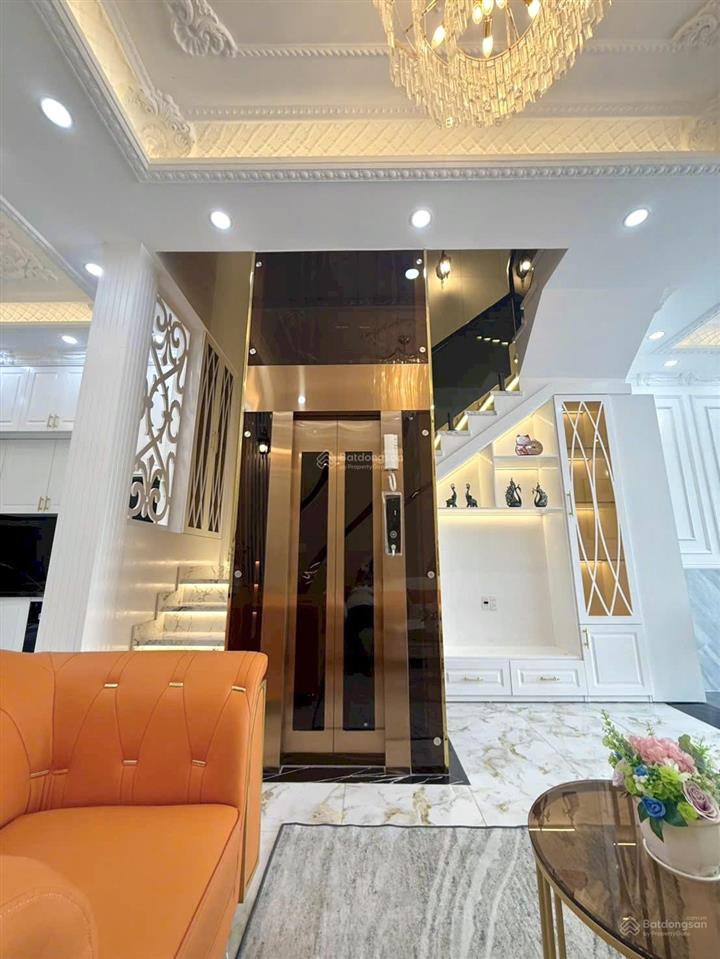 Nhà 4 tầng đẹp từng centimet  thang máy 450kg đường 10m đào tông nguyên 9.8 tỷ