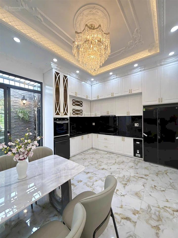 Nhà 4 tầng đẹp từng centimet  thang máy 450kg đường 10m đào tông nguyên 9.8 tỷ