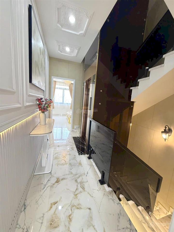 Nhà 4 tầng đẹp từng centimet  thang máy 450kg đường 10m đào tông nguyên 9.8 tỷ