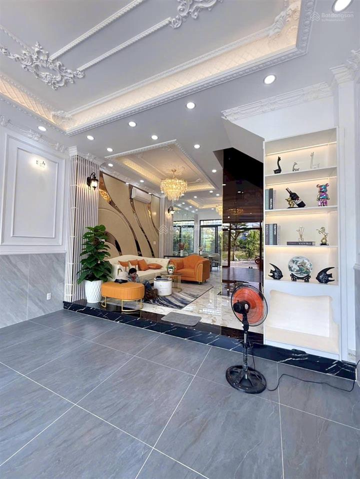 Nhà 4 tầng đẹp từng centimet  thang máy 450kg đường 10m đào tông nguyên 9.8 tỷ