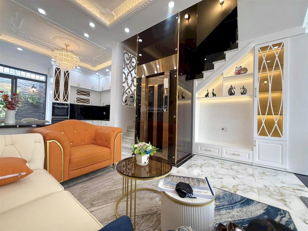 Nhà 4 tầng đẹp từng centimet  thang máy 450kg đường 10m đào tông nguyên 9.8 tỷ