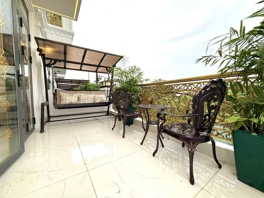 Nhà 4 tầng đẹp từng centimet  thang máy 450kg đường 10m đào tông nguyên 9.8 tỷ