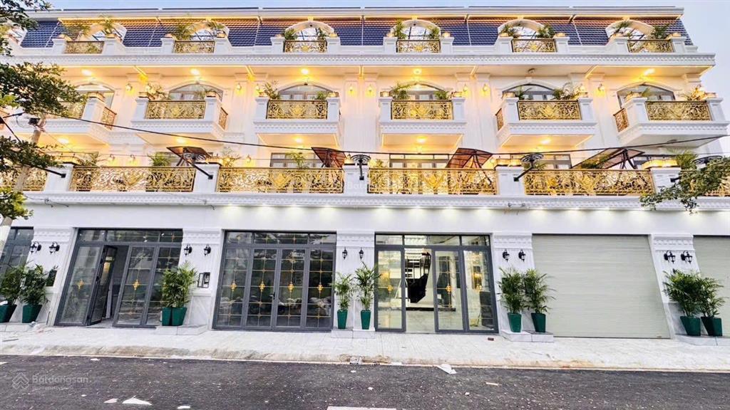 Nhà 4 tầng đẹp từng centimet  thang máy 450kg đường 10m đào tông nguyên 9.8 tỷ